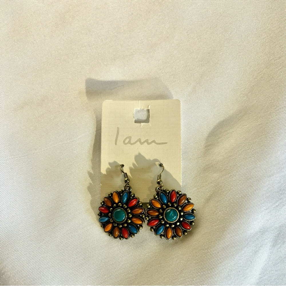 “I Am” Earrings With Gold Tones And Multicolor Stones